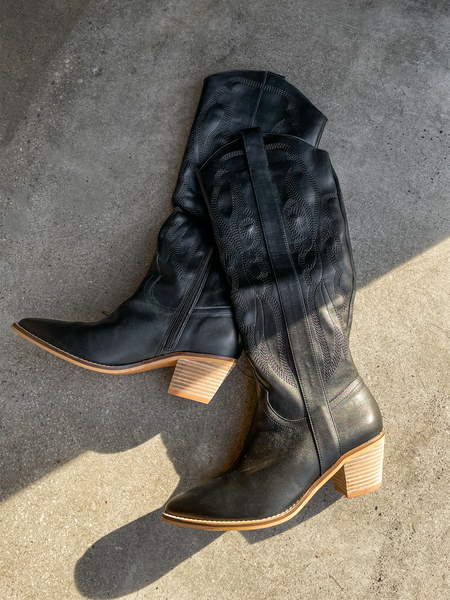 Bailey Cowgirl Boot in Black Stitch And Feather