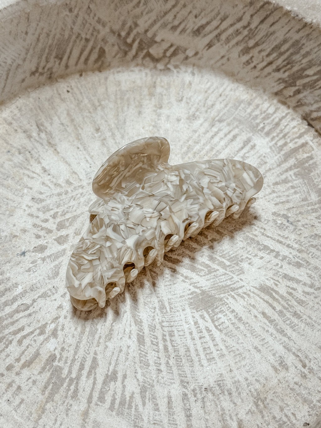 Caramel Claw Clip in Cream