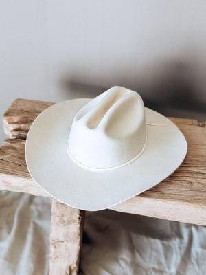 Colorado Cowboy Hat in Ivory - Stitch And Feather