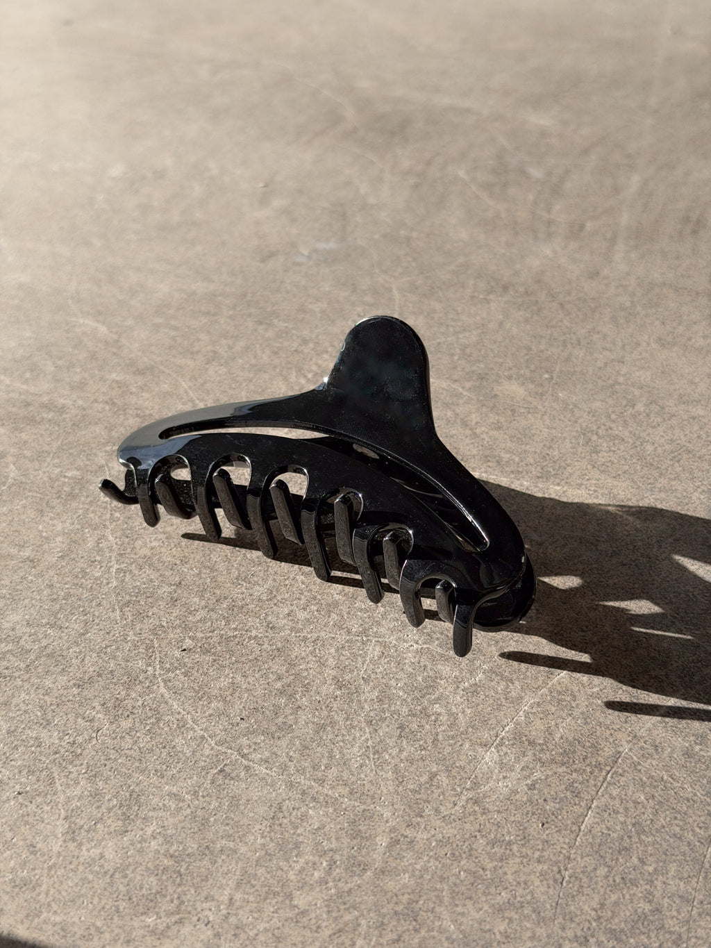 Vinnie Claw Clip in Black - Stitch And Feather
