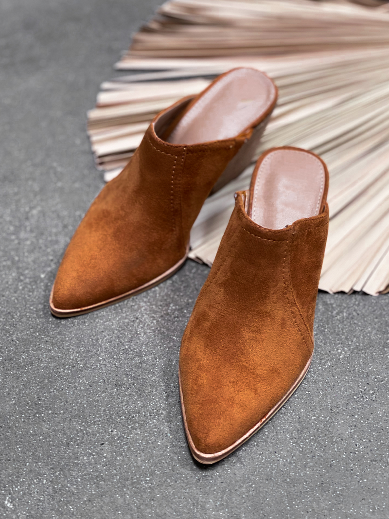 Leo Pointed Toe Mule in Camel - Final Sale - Stitch And Feather